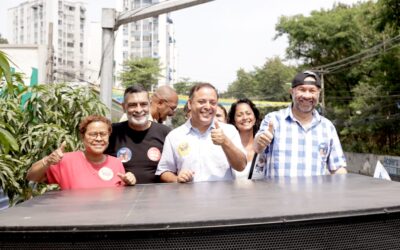 RODRIGO NEVES FAZ CARREATA PELAS ZONAS NORTE E LESTE